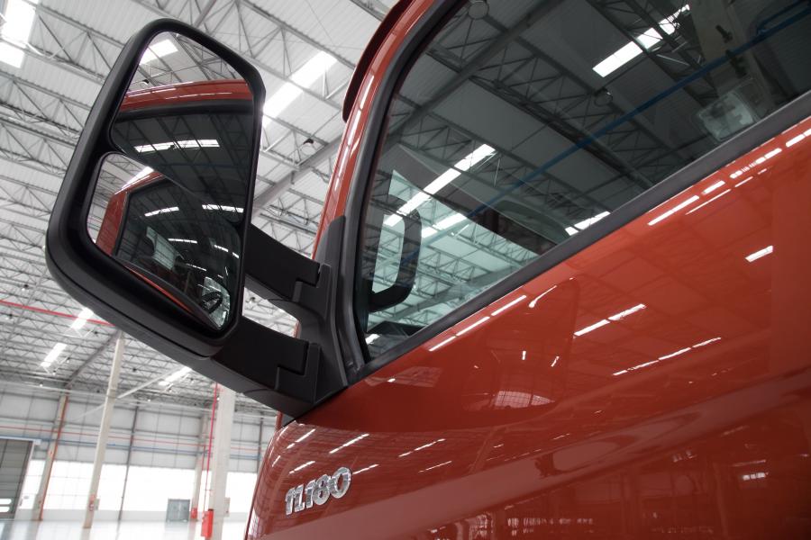 Детали экстерьера Volkswagen Delivery 11.180 2017 года  (фото 6 из 24)